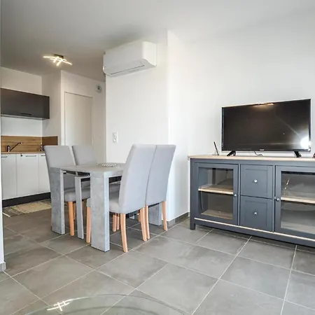 Apartment Stunning In With 1 Bedrooms *